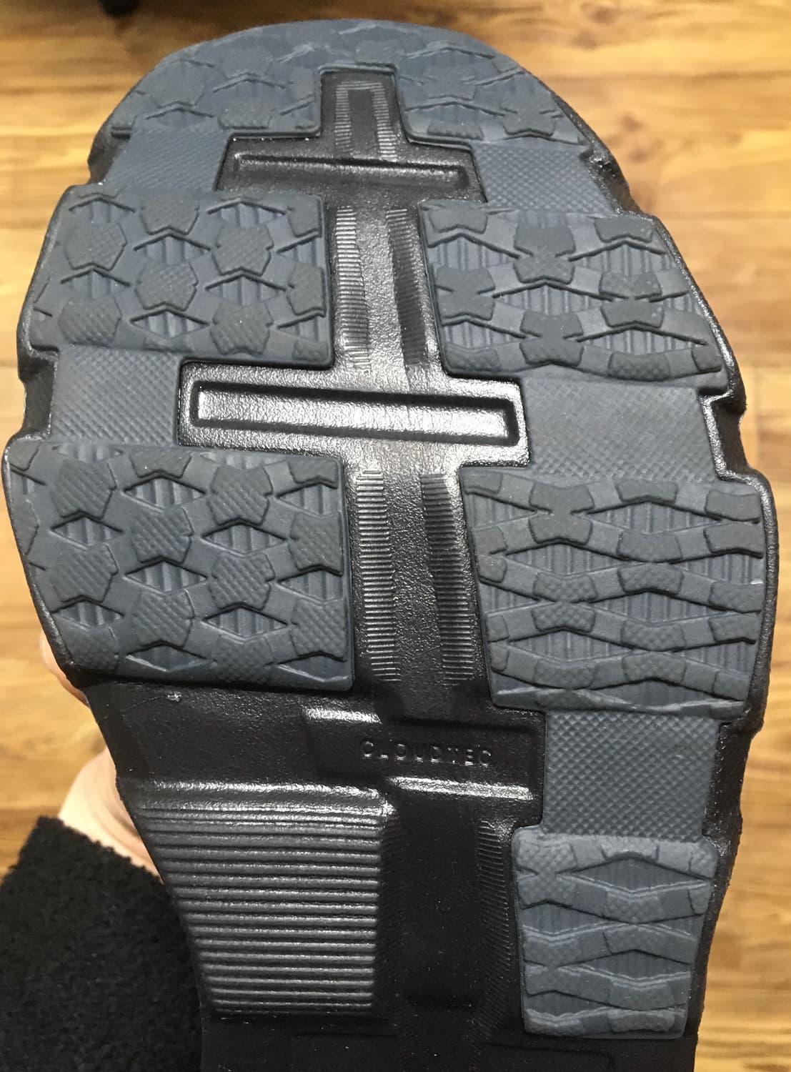 온러닝 파프 클라우드몬스터 하이퍼 블랙 판매합니다 상품이미지9