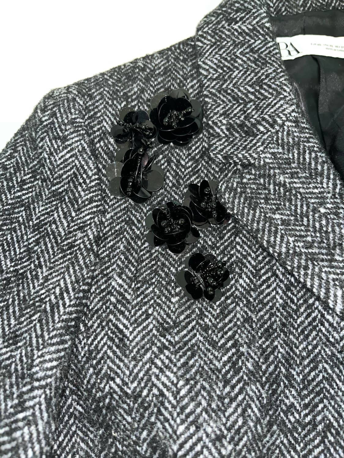 ZARA 블랙 플라워 디테일 슬림핏 자켓 상품이미지2