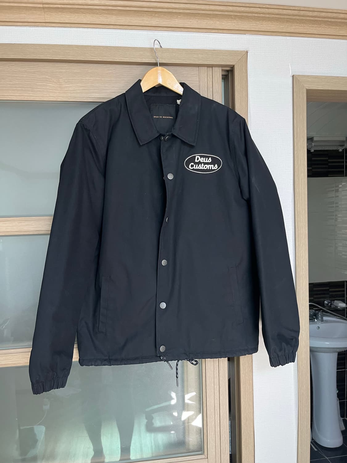 데우스 엑스 마키나 패디드코치자켓 상품이미지1