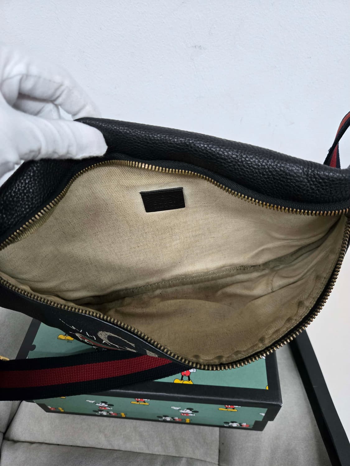 [보증서 정품] 구찌 띠로고 벨트백 상품이미지3