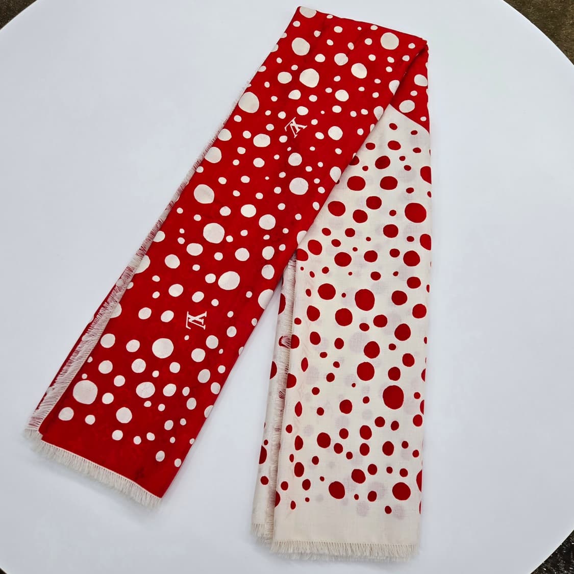 루이비통 쿠사마야요이 모노그램 자이언트 숄 머플러 상품이미지1