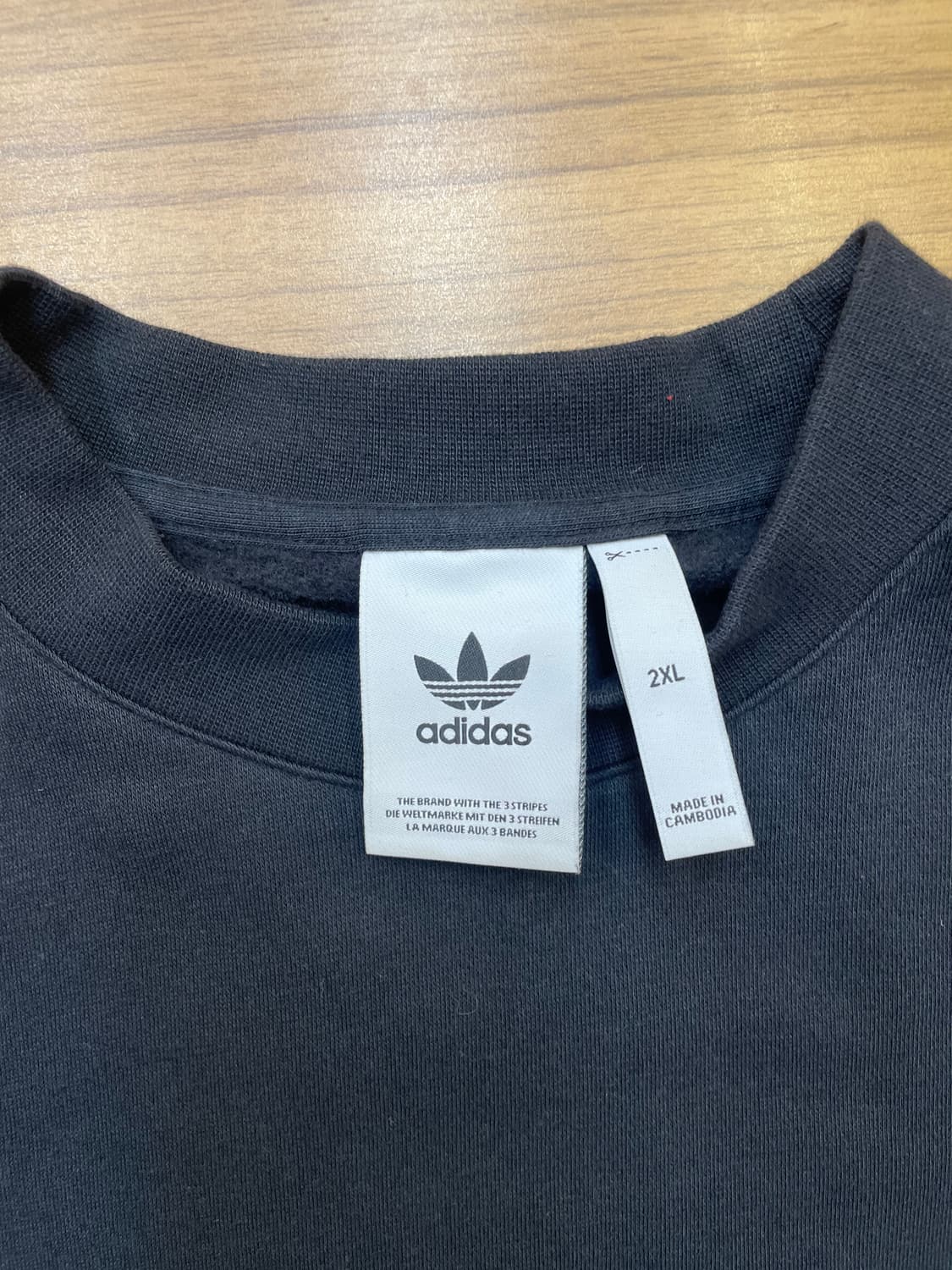 아디다스 TECH CREW 맨투맨 블랙 색상입니다. 2XL 사이즈로, 택 상품이미지3