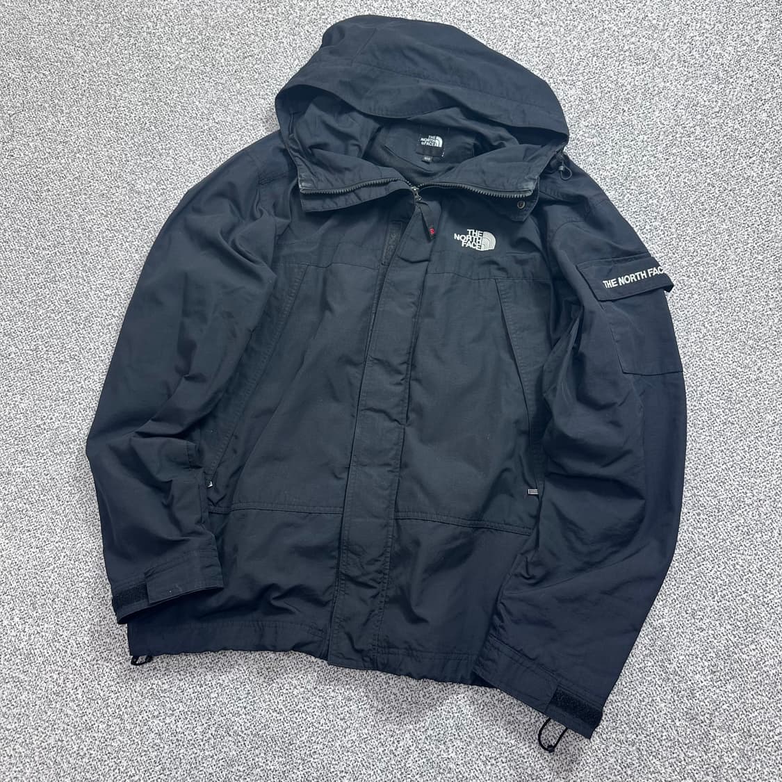 노스페이스 포켓 로고 블랙 바람막이 상품이미지1