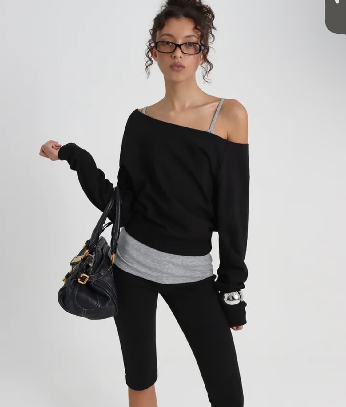 블랙업 비베이직 오프숄더 맨투맨 상품이미지1