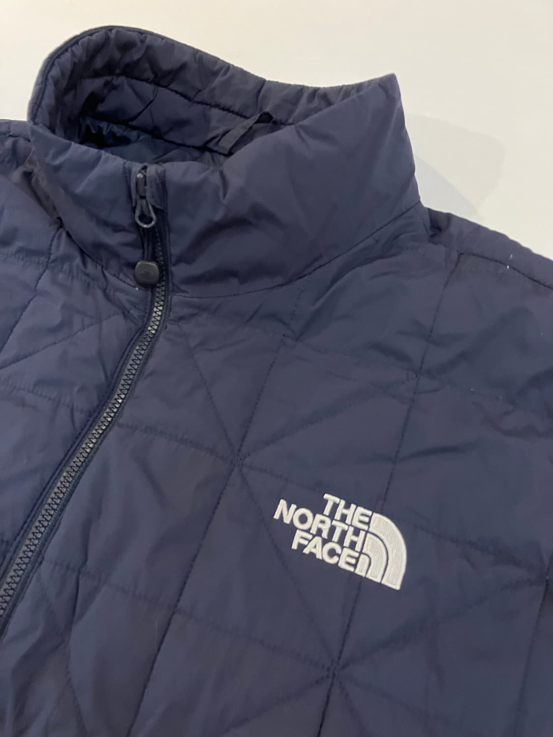 노스페이스 브이모션 바둑판 퀼팅 경량패딩 상품이미지3