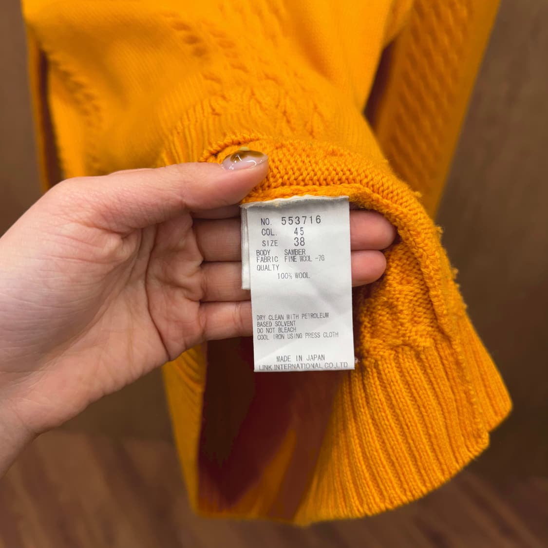 띠어리 하이넥 울 케이블 니트 하프 집업 여밈 디테일 레귤러핏 오렌지 상품이미지7