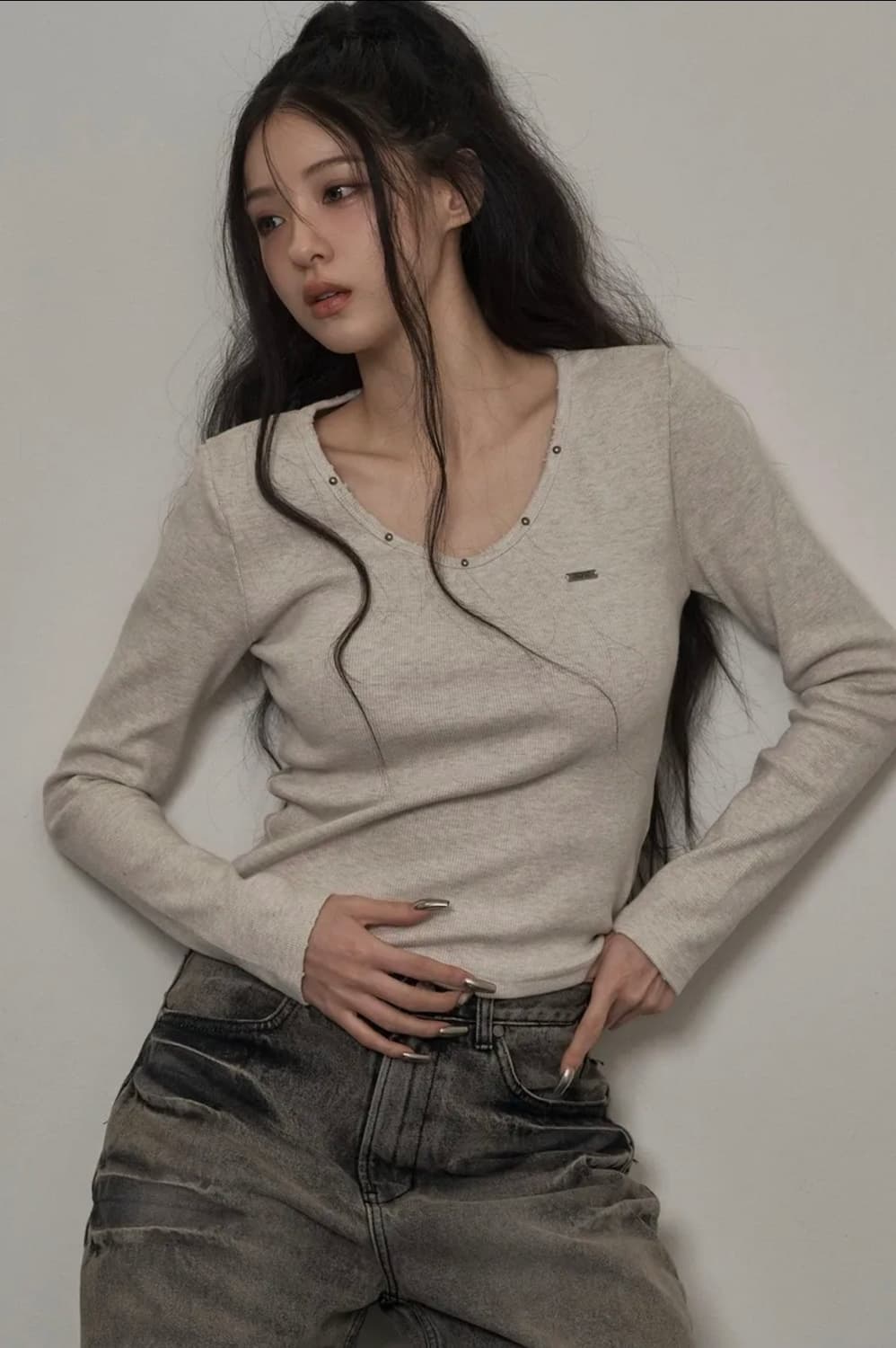 카키포인트 데미지 스터드 티셔츠  상품이미지2