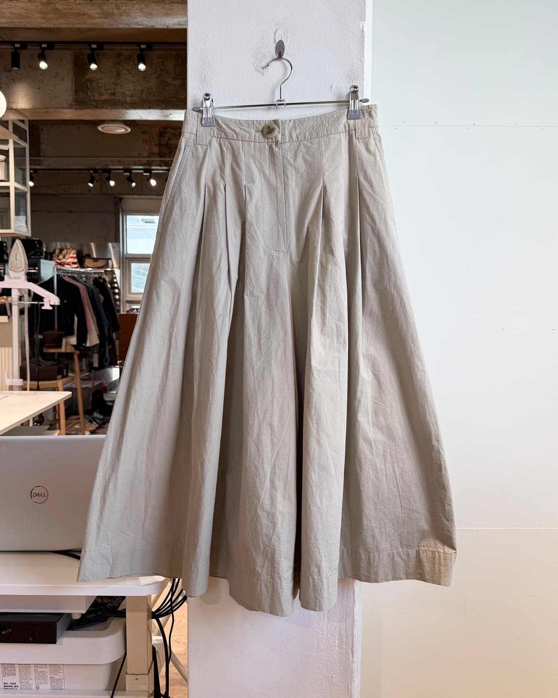 비비안 웨스트우드 베이지브라운 핀턱 하프 팬츠  상품이미지1