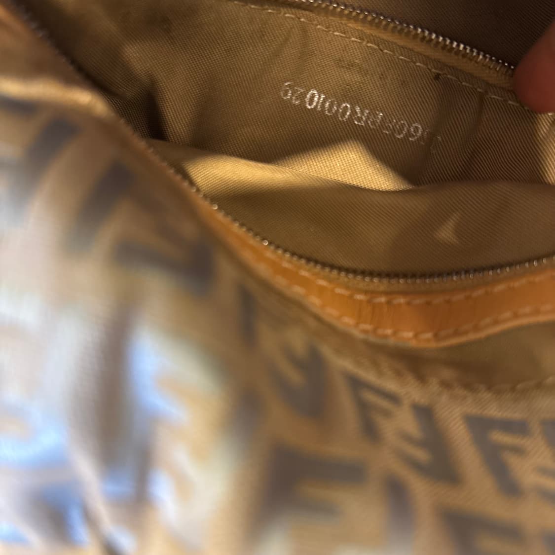 정품 펜디 주카 맘마 숄더백     상품이미지10