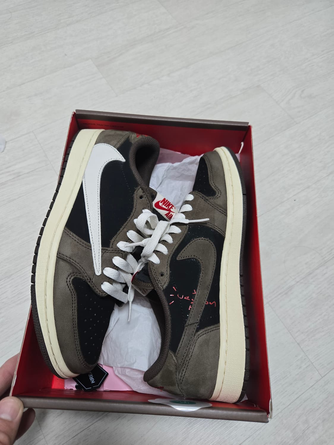 나이키 트레비스스캇 조던1로우 모카 OG 팝니다 255사이즈 상품이미지10