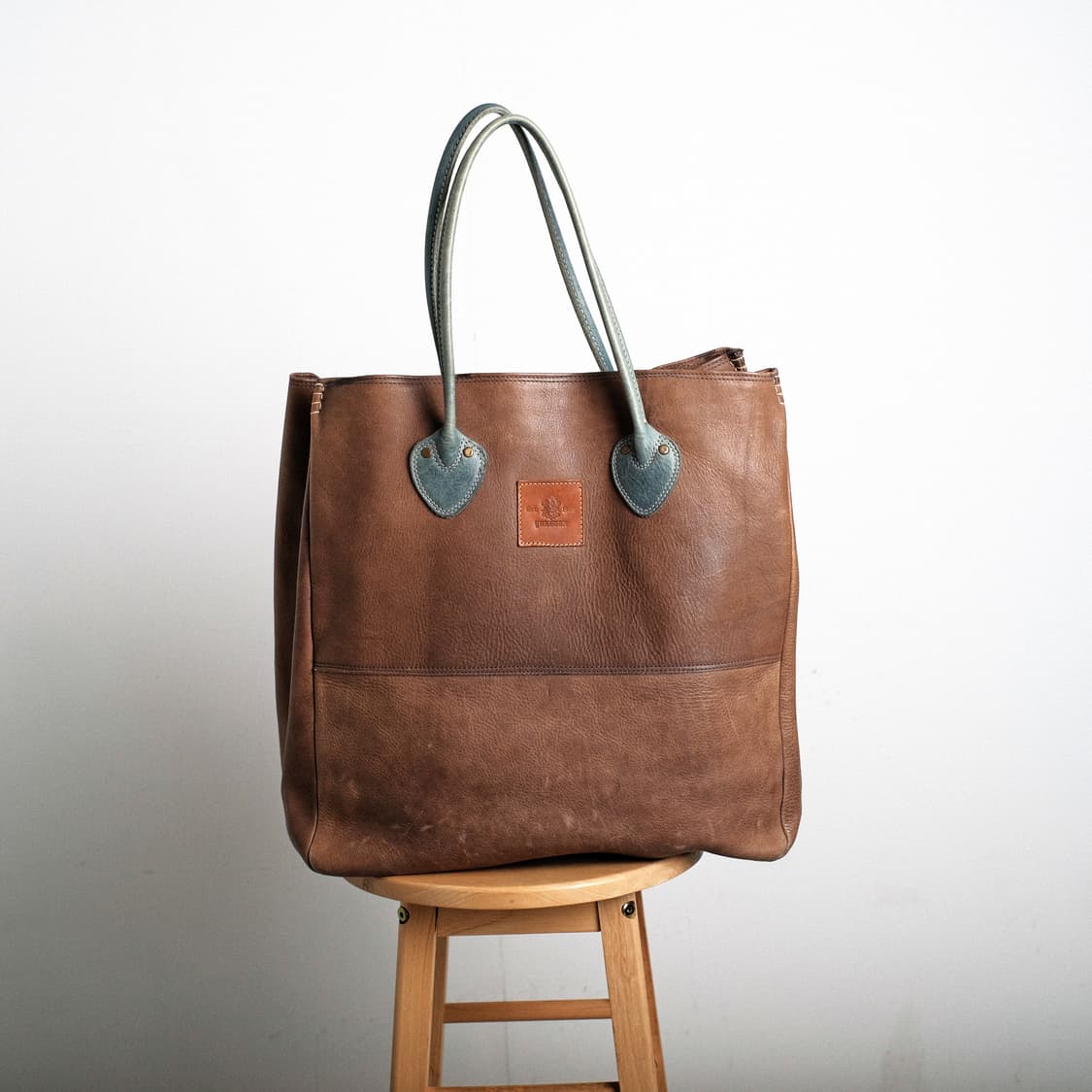 Yuketen 유케텐 블루 스트랩 레더 토트백 브라운 상품이미지4