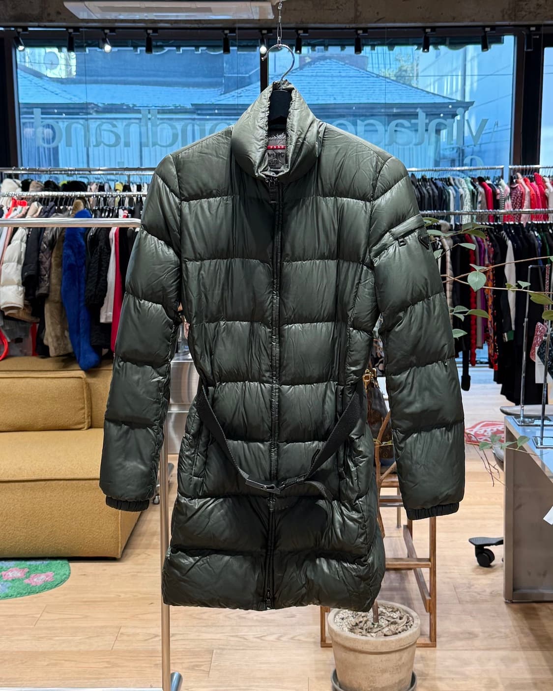 프라다 카키 덕다운 벨티드 패딩 점퍼  상품이미지1