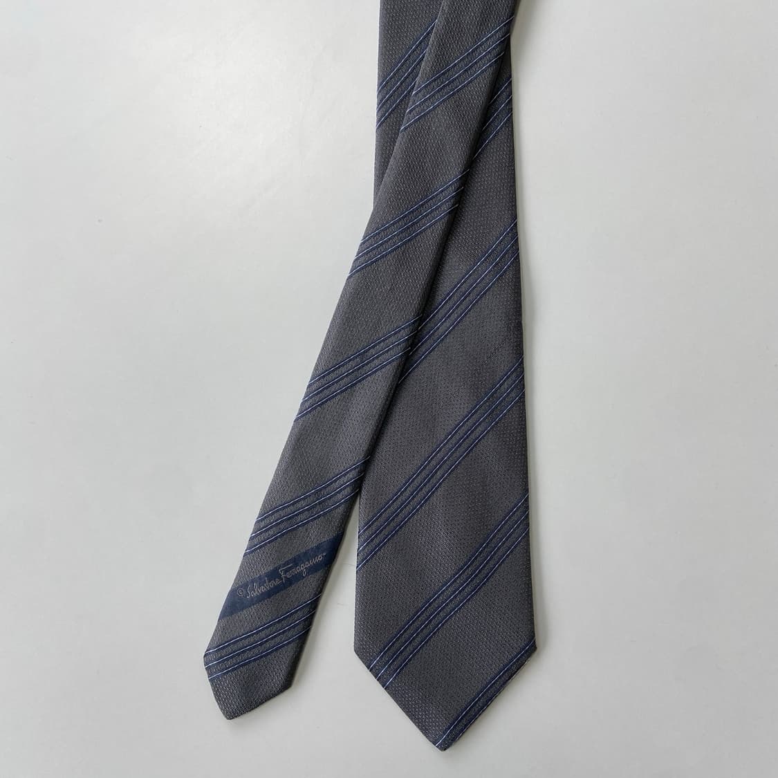 페레가모(Ferragamo) 명품 정품 넥타이 8.3cm 상품이미지1