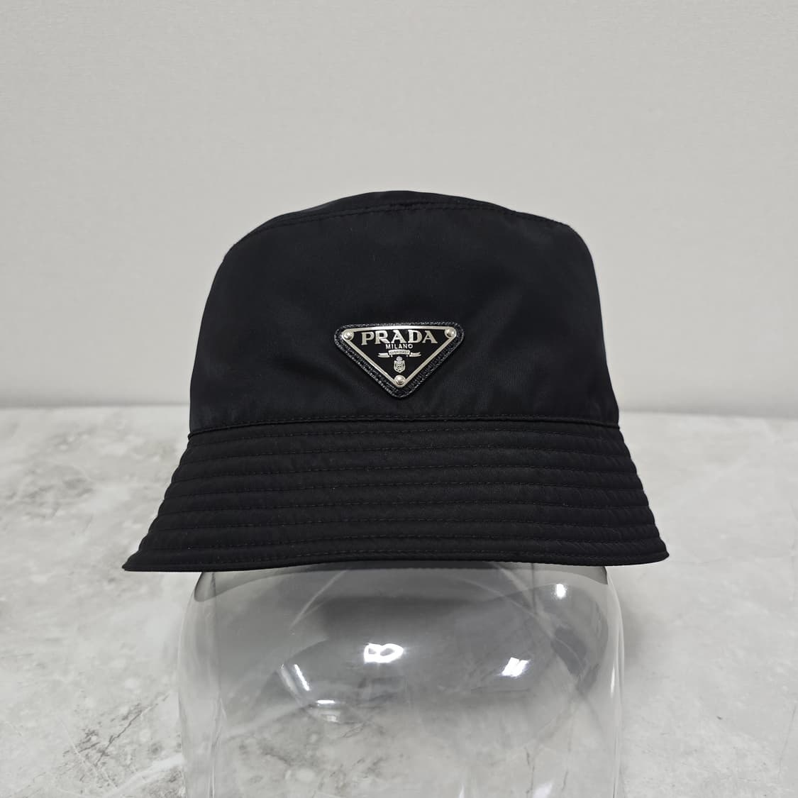 프라다 리나일론 버킷햇 모자 L사이즈 판매 상품이미지1