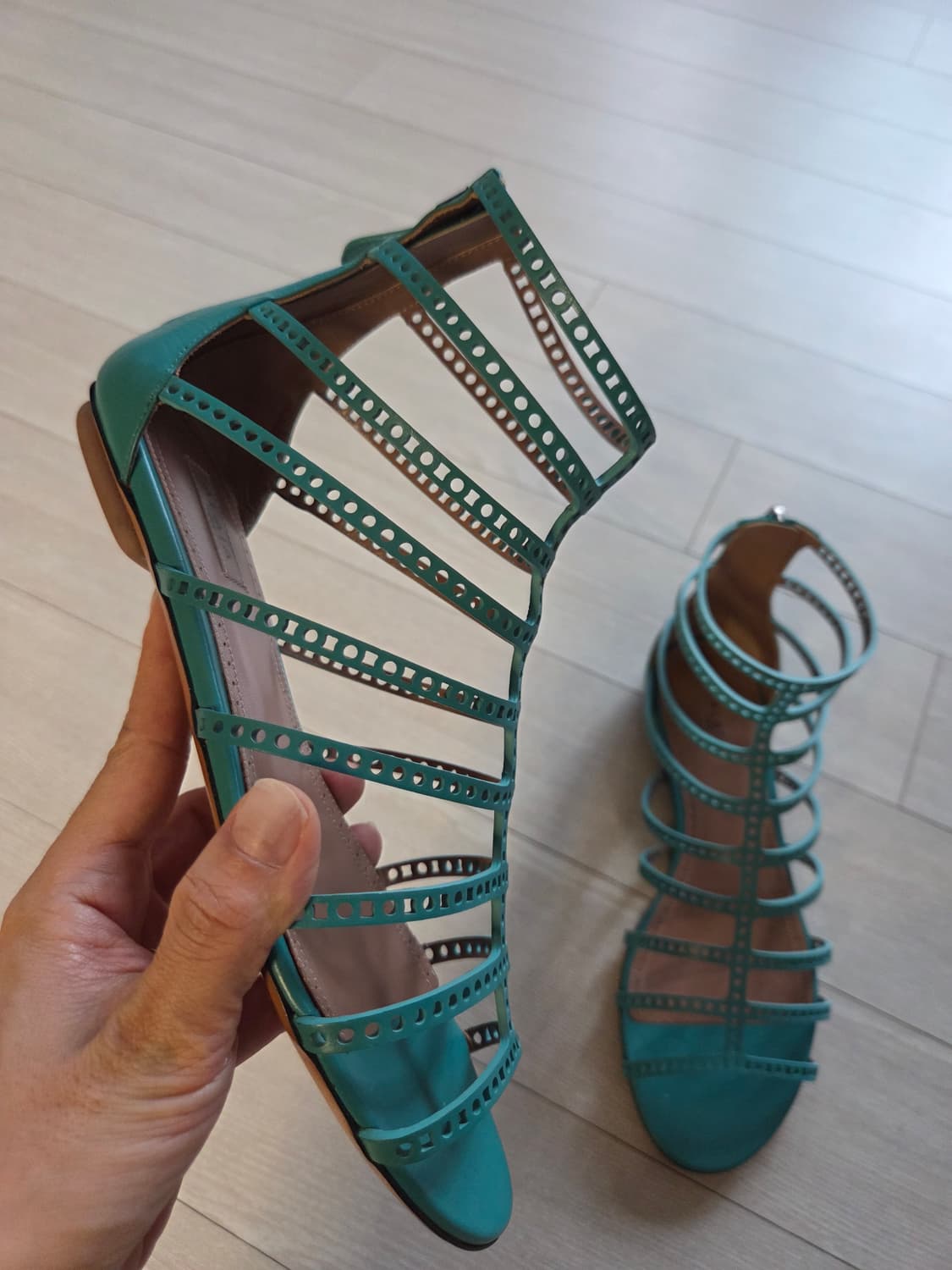 알라이아 글래디에이터 레이저컷 샌들 36 상품이미지1