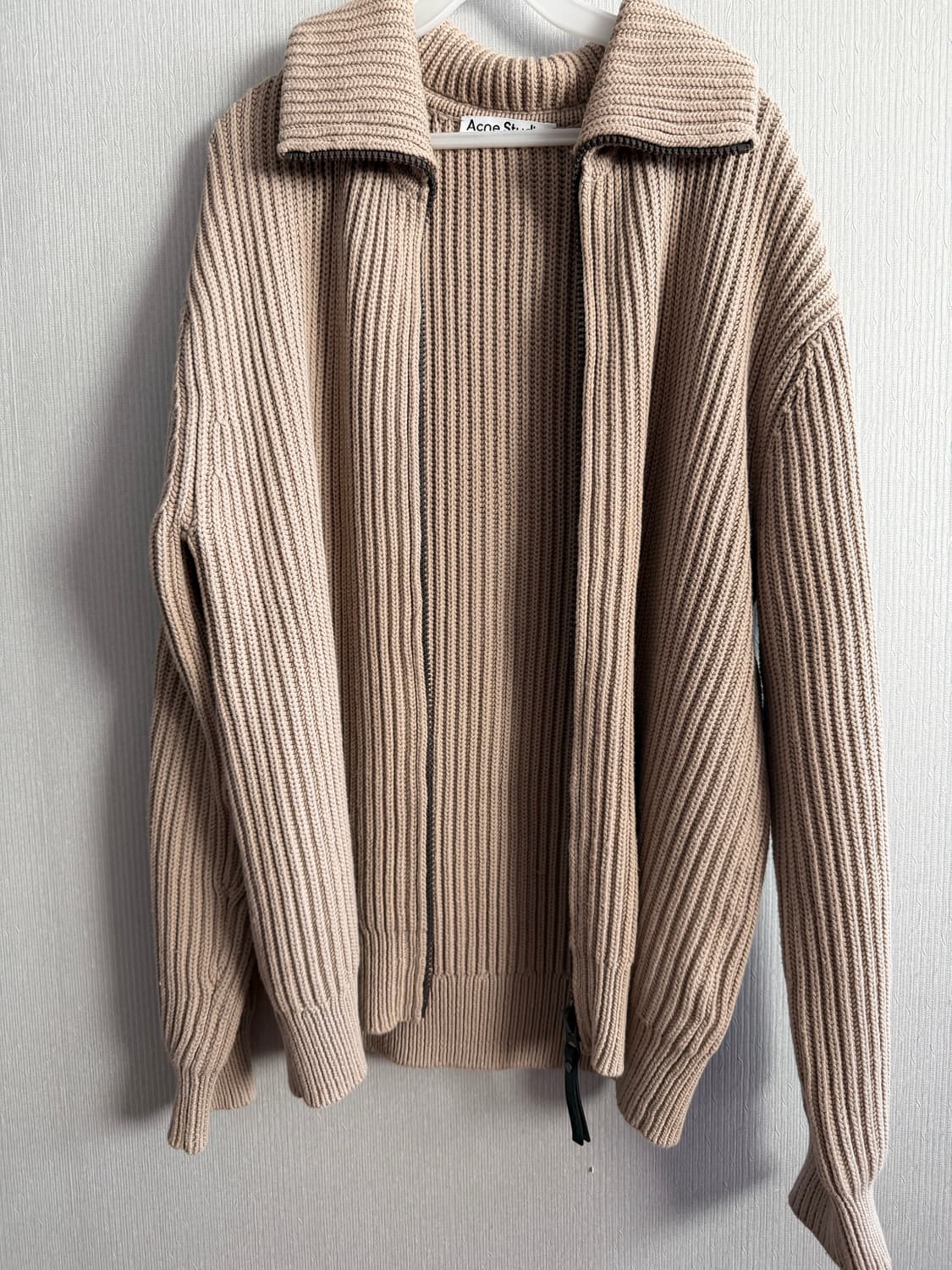 아크네스튜디오 니트집업 (뷔 착용 제품) 상품이미지1