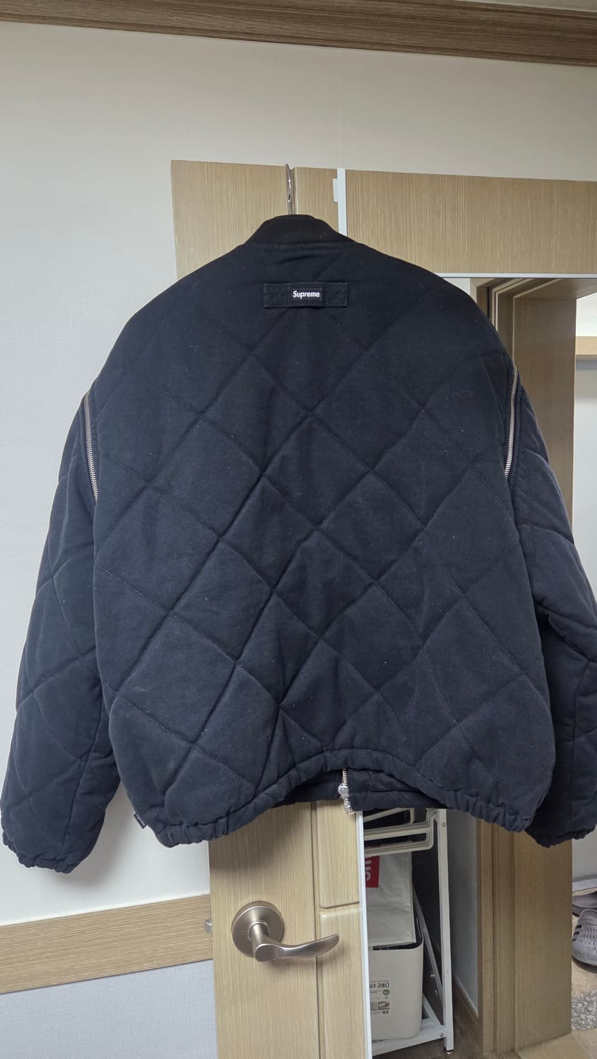 xl) 슈프림 집 오프 슬리브 퀼티드 봄버 자켓 블랙 - 25FW 상품이미지2