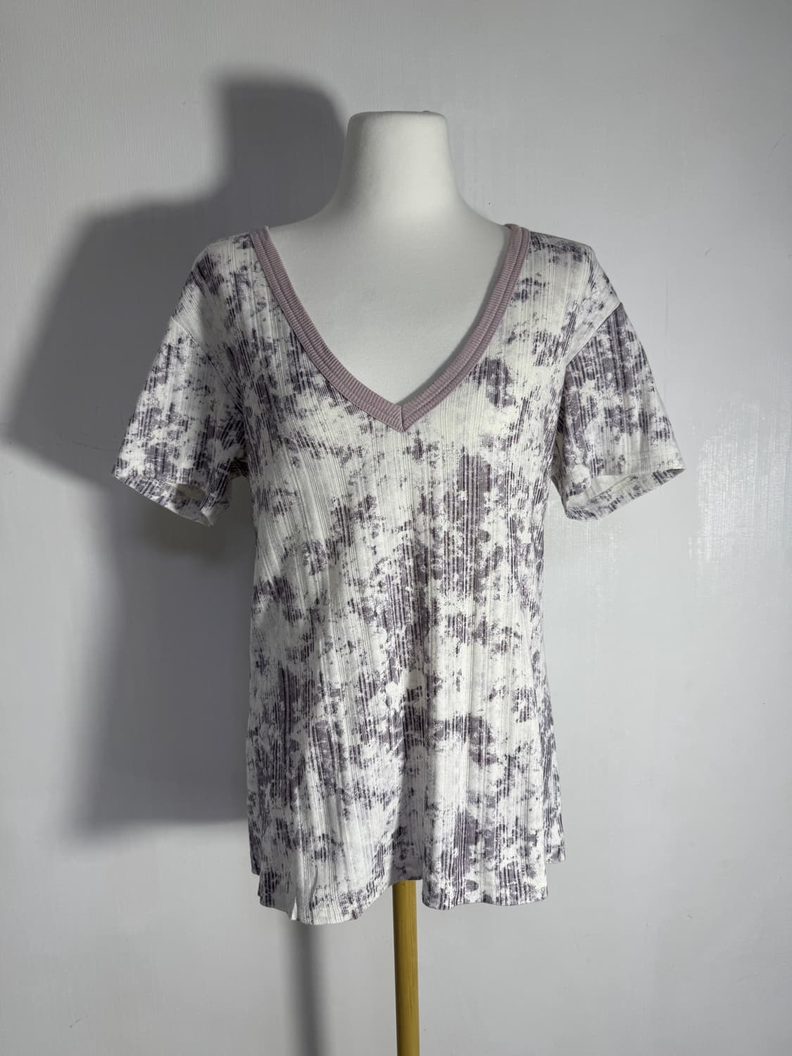 토네이도 마트 블리치 브이넥 티셔츠  상품이미지1