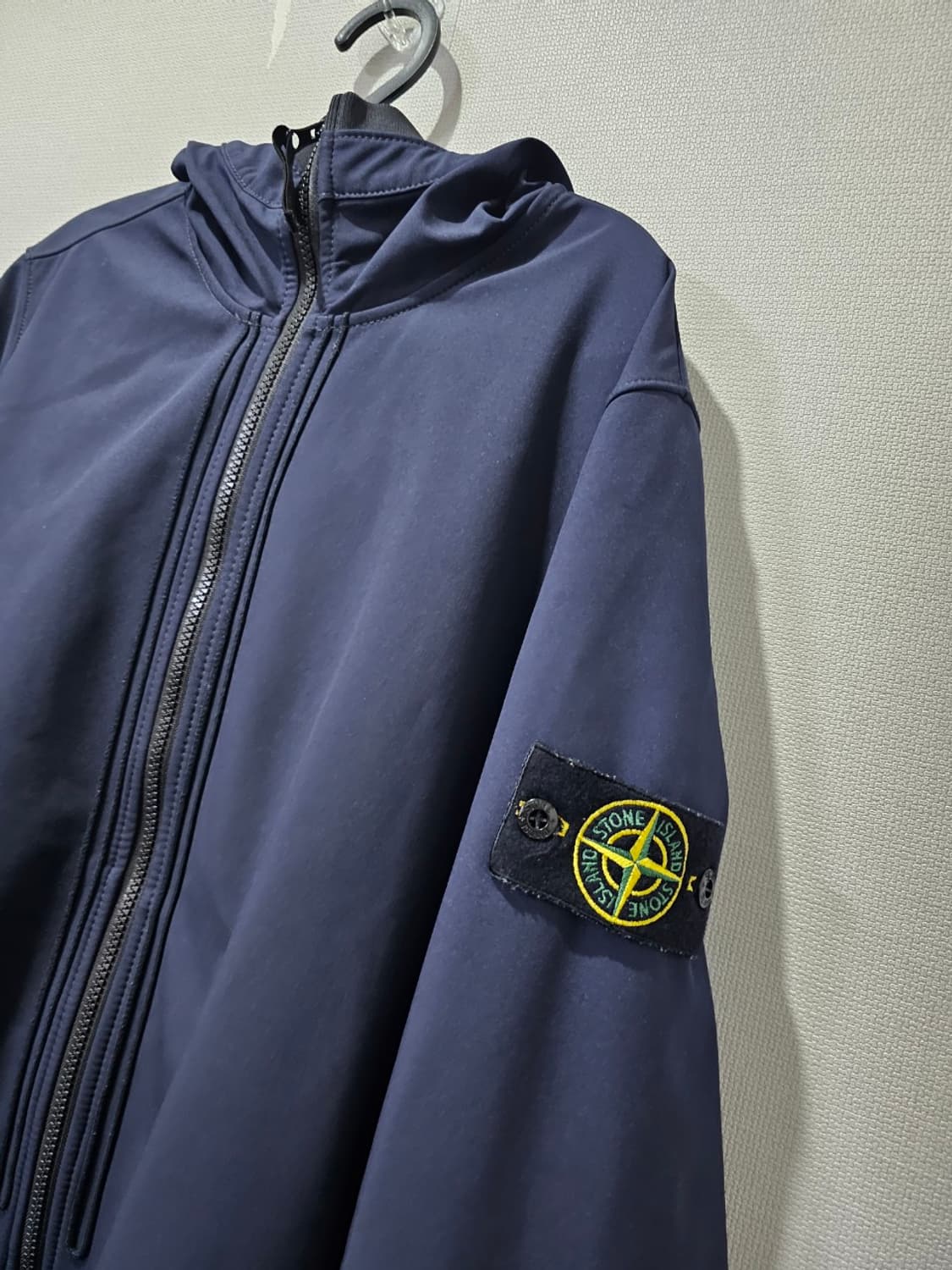 정품 22SS 스톤아일랜드 소프트 쉘 후드 자켓 90/S 상품이미지2
