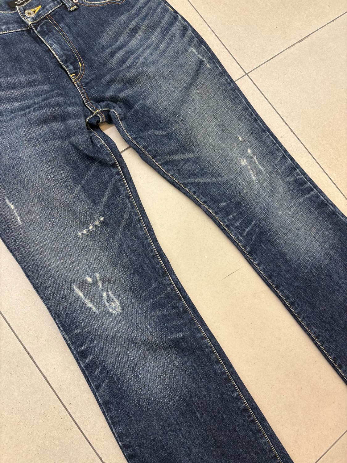 버버리 블랙라벨 디스트레스드 데님 상품이미지3