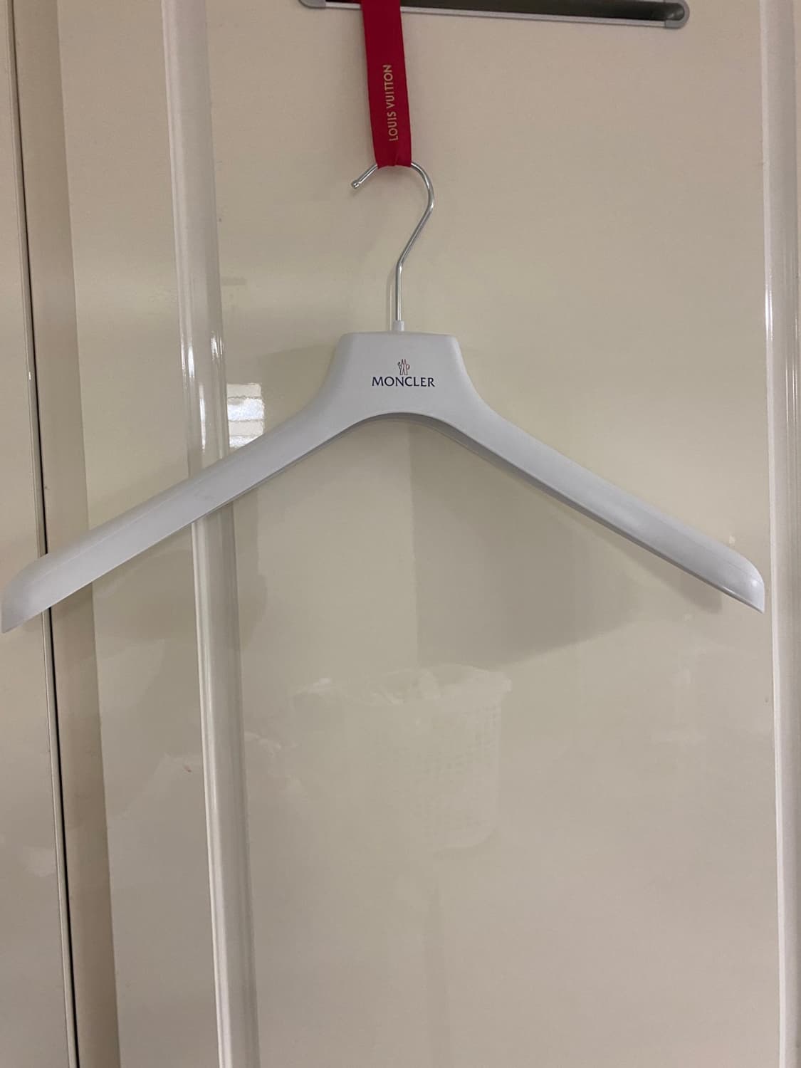몽클레어 옷걸이 상품이미지1