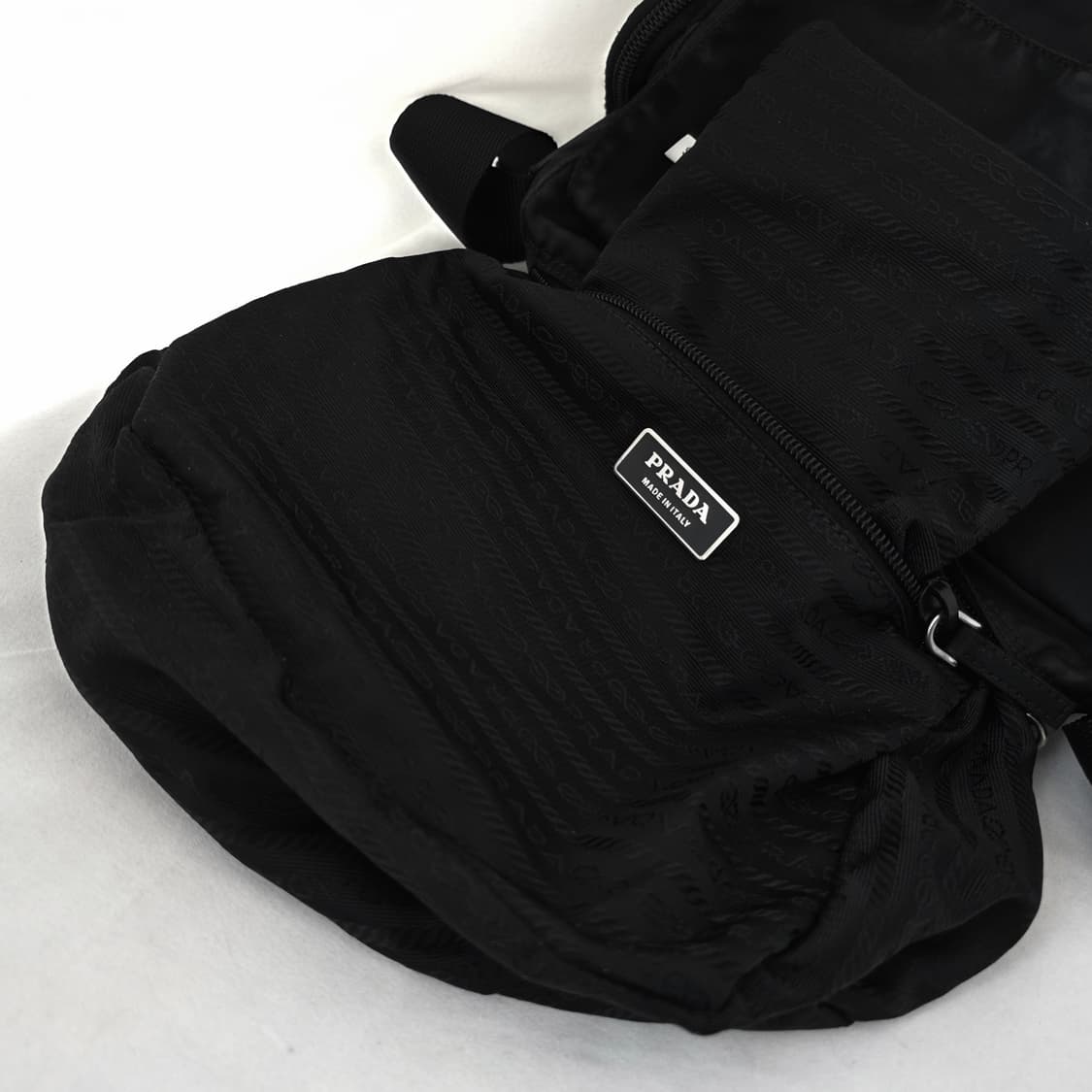[정품 PRADA] 프라다 사이드 투포켓 나일론 크로스백 남녀공용 상품이미지9