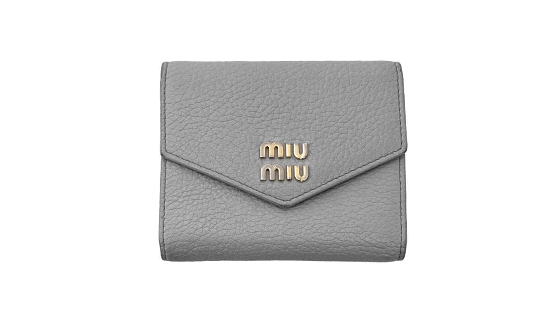 MiuMiu 미우미우 여성 메탈 레터링 로고 레더 트리폴드 카드 반지갑 상품이미지1