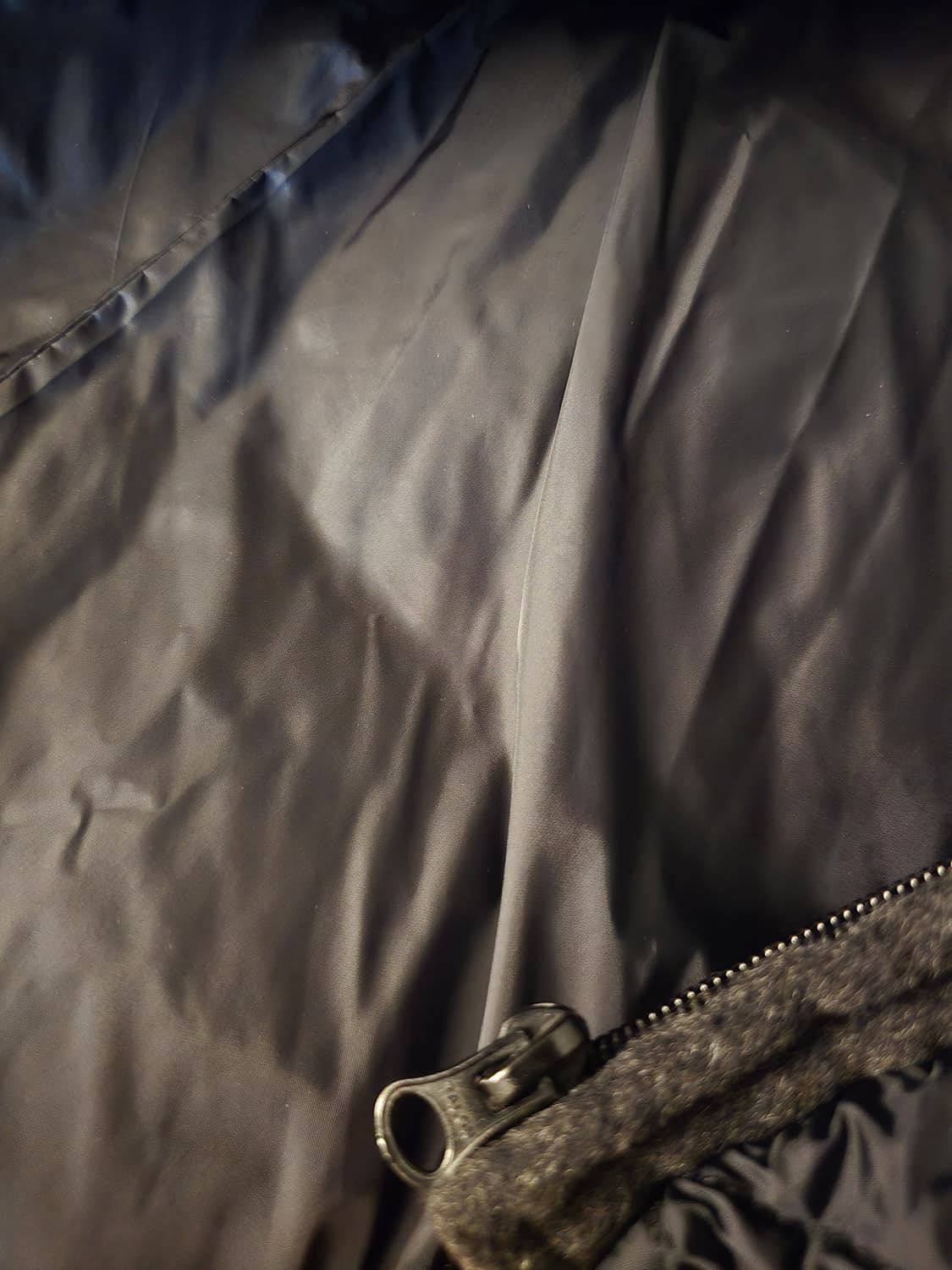 슈가케인 캐시미어,울 후드틸부착 패딩조끼입니다. 상품이미지6