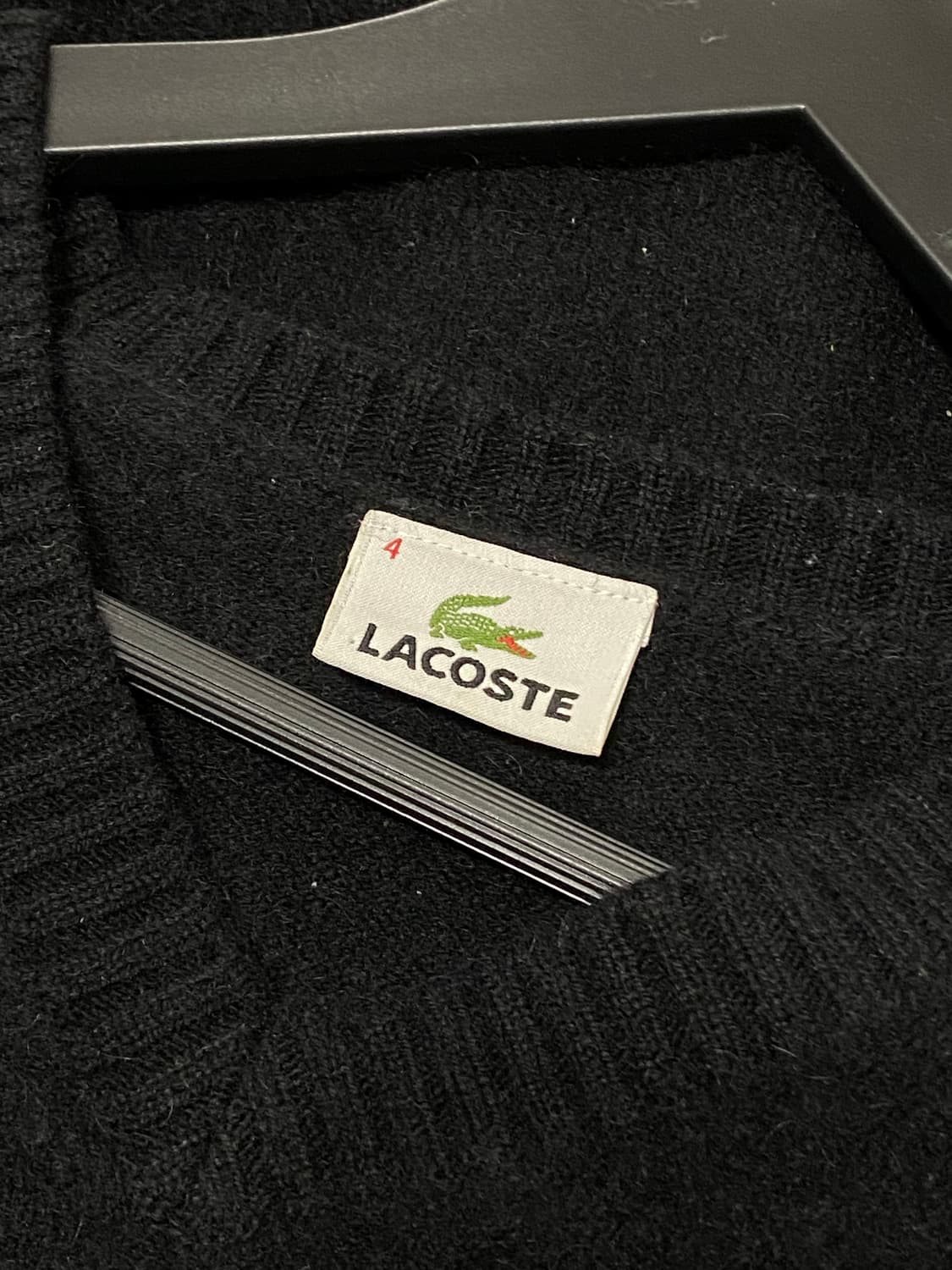 Lacoste 로고 브이넥 니트 상품이미지5