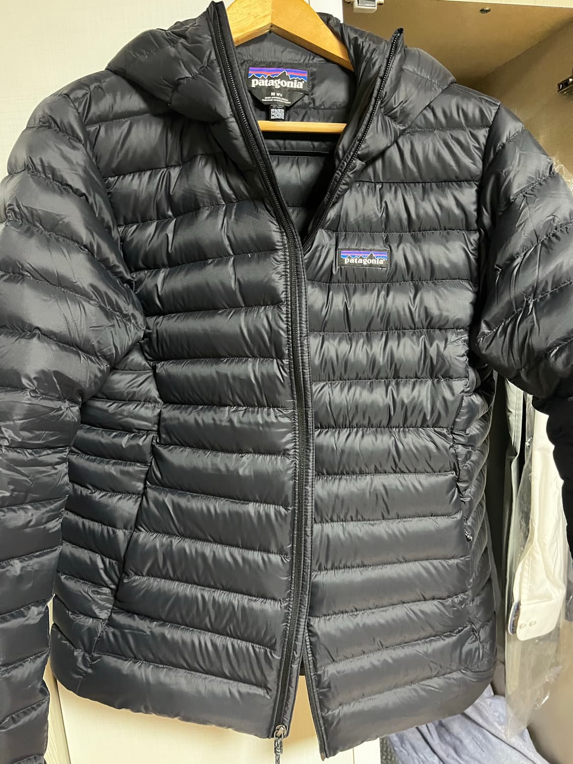 파타고니아 다운스웨터 후디 M 팝니다 상품이미지1