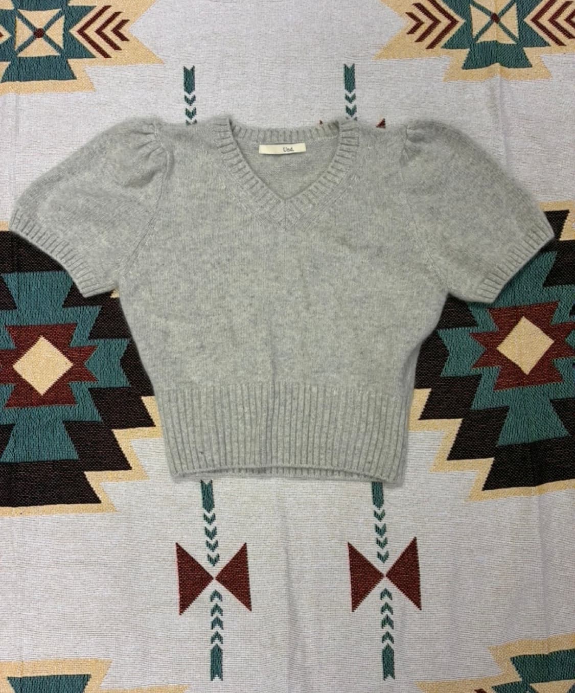 반팔 브이넥 니트 (레이어드 코디 추천!) 미착용제품 상품이미지1