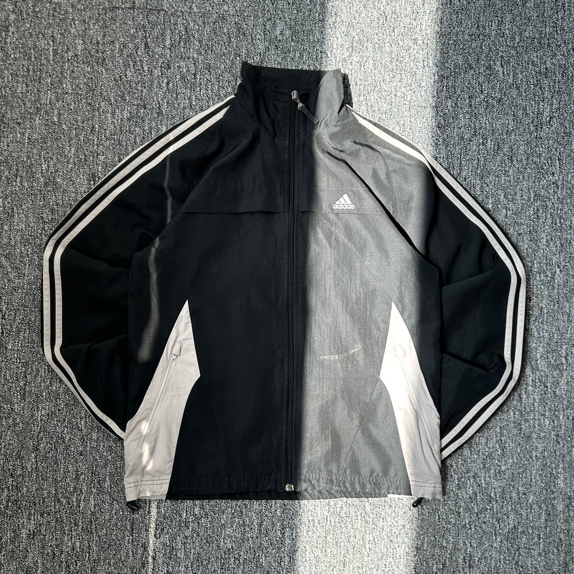 아디다스 그레이 사이드라인 바람막이 상품이미지1