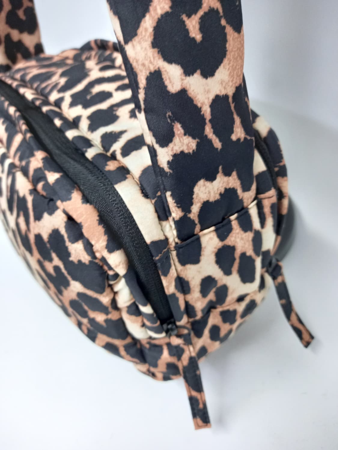 새 가니 GANNI 레오파드 패딩 퀄팅 미니 크로스백 상품이미지5