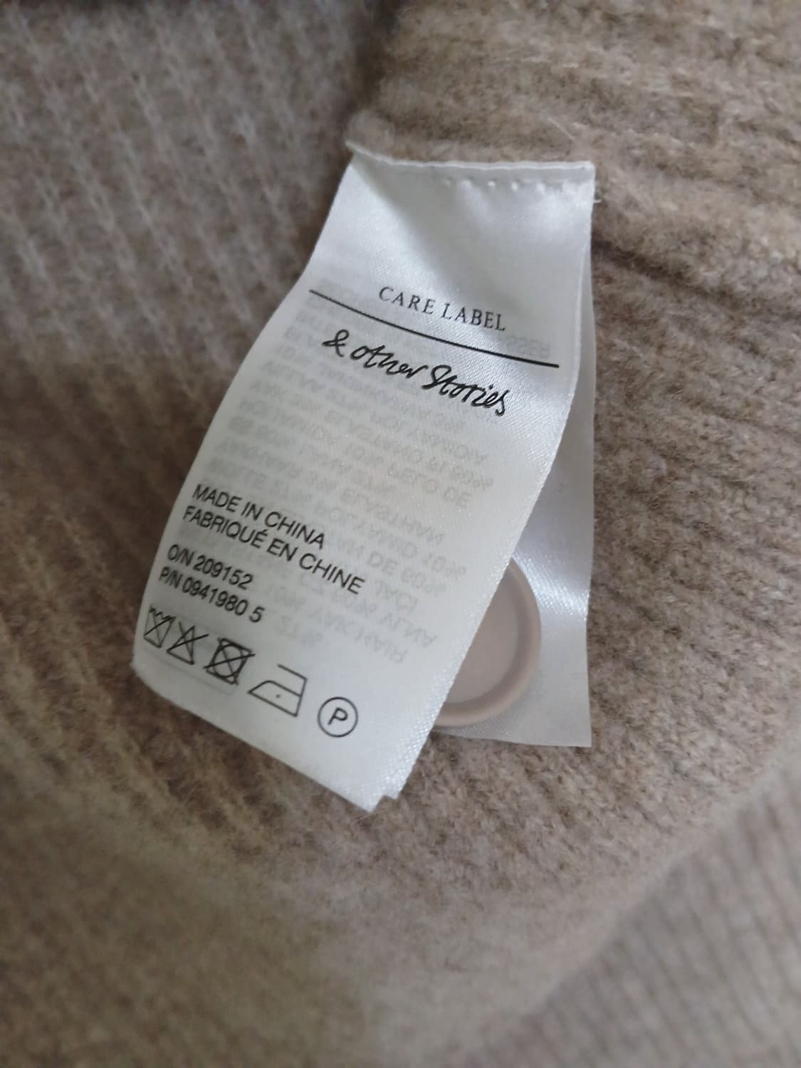 앤아더스토리즈 에이시메트릭 사선 니트 가디건 상품이미지4