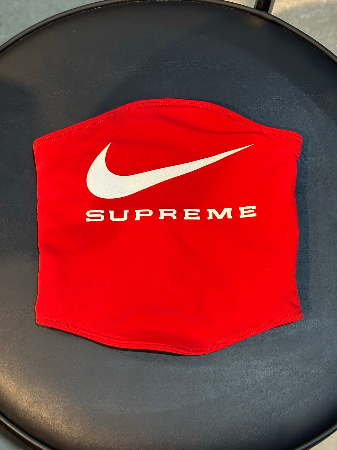 슈프림 x 나이키 넥워머 상품이미지1