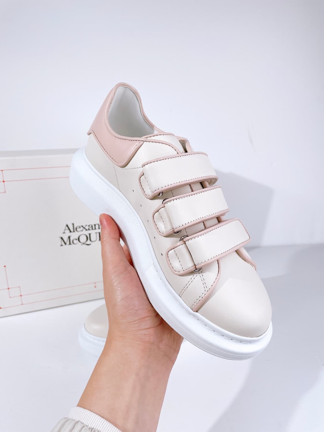 (정품/새상품) 알렉산더 맥퀸 여성 벨크로 로우탑 스니커즈 상품이미지4