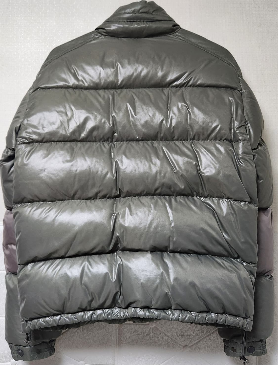 [정품] 몽클레어 경량 패딩 연카키 소매투칼라 사이즈 2 모자 한정판 상품이미지2