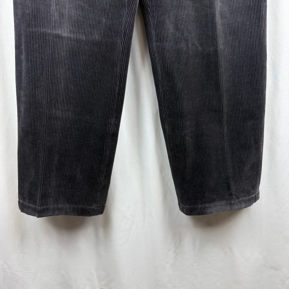 (30) 라코스테 올드스쿨 투턱 코듀로이 팬츠 블랙 상품이미지3