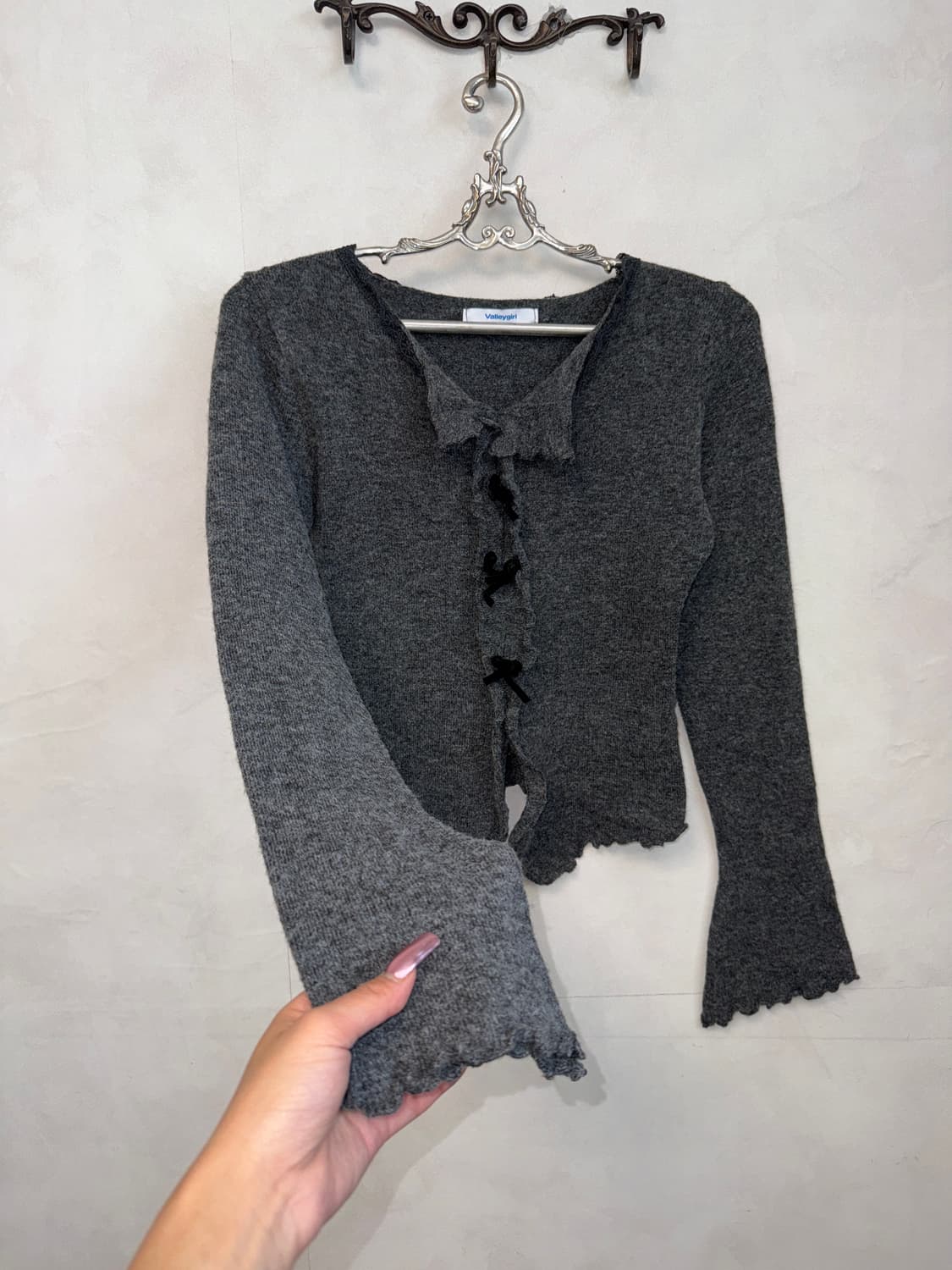 Charcoal ribbon slit crop knit 상품이미지4