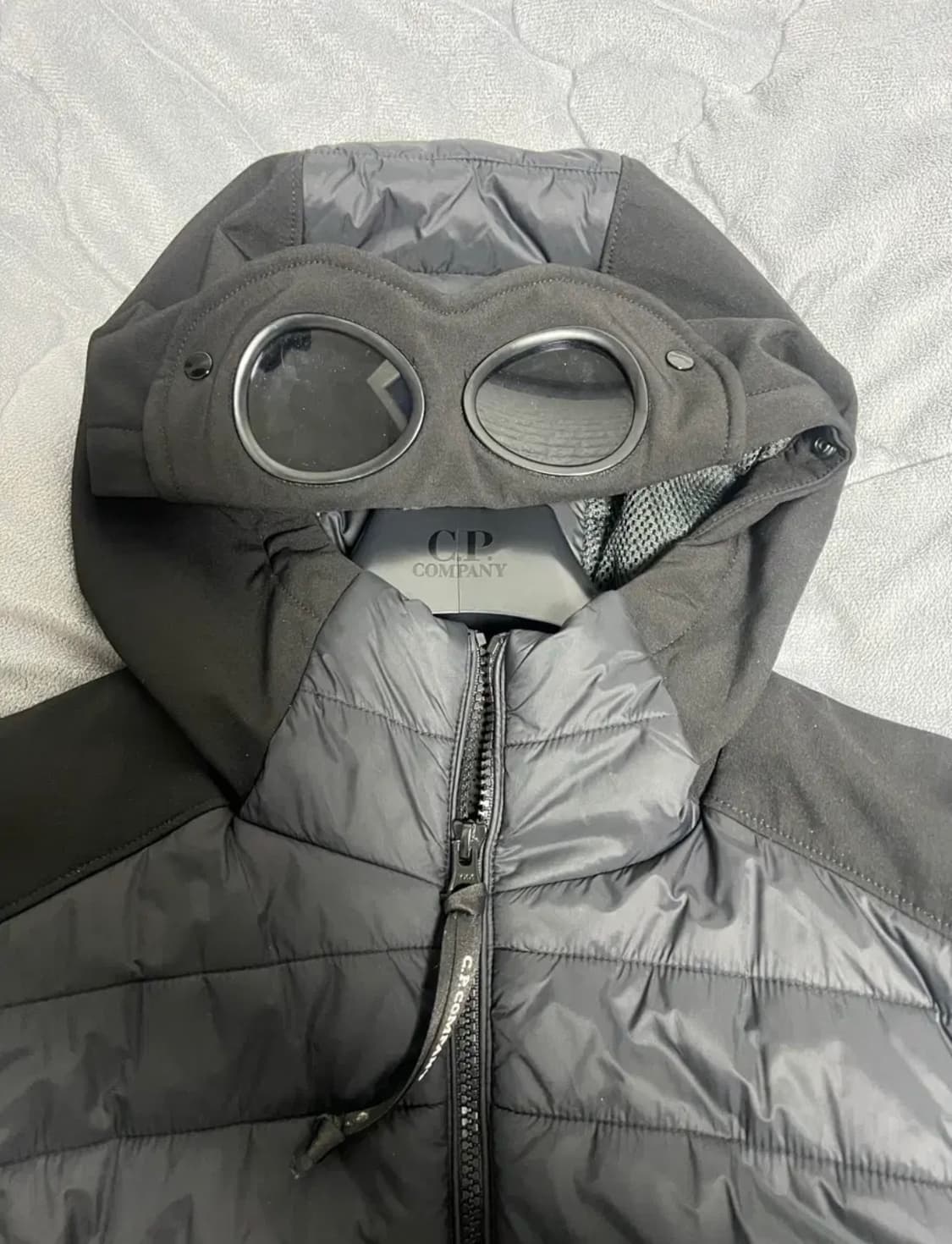 CP컴퍼니 고글 패딩 조끼 블랙 상품이미지3