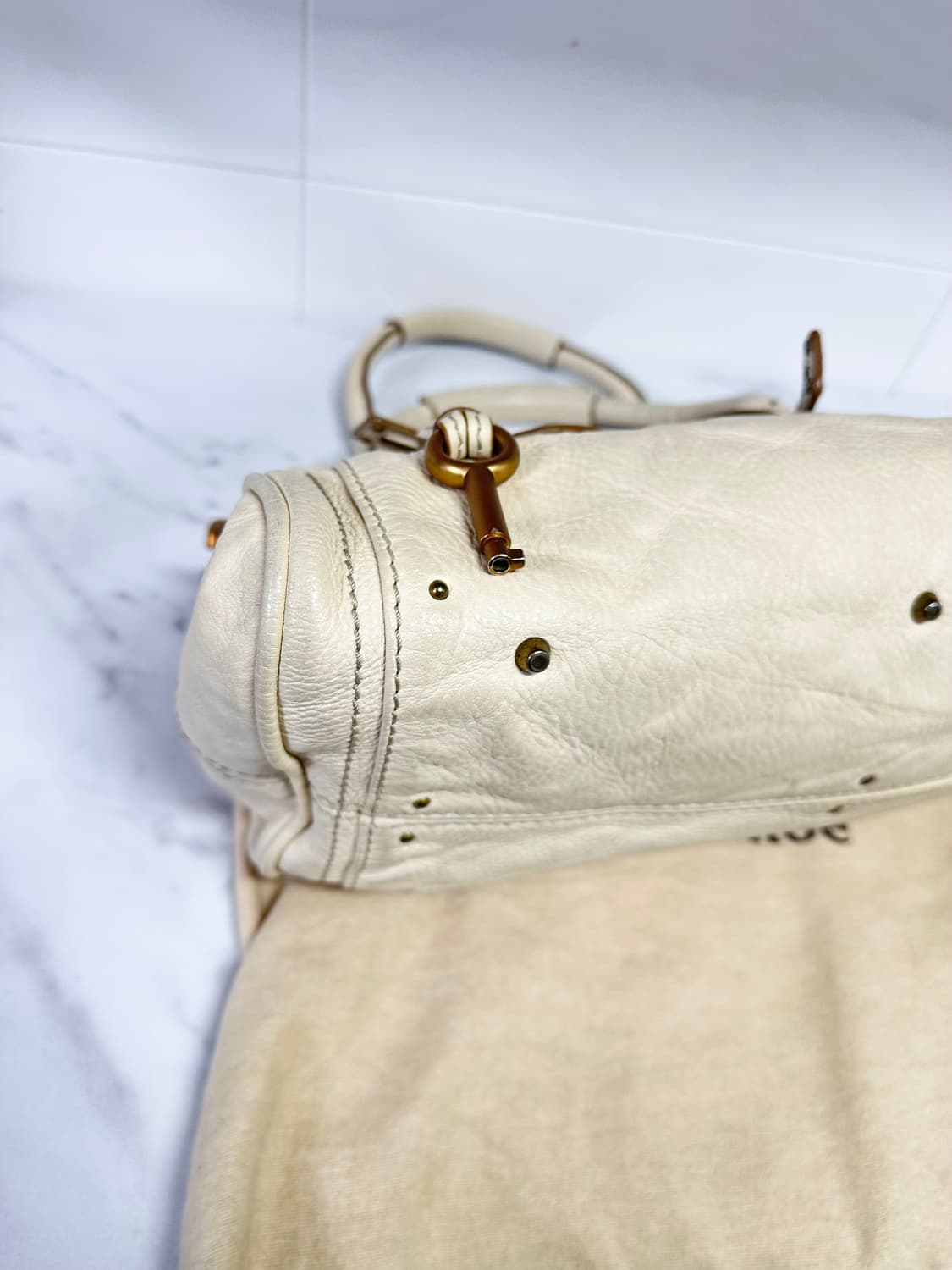 ❌거래중[A 정품] 끌로에 패딩턴백 아이보리 금장 상품이미지5