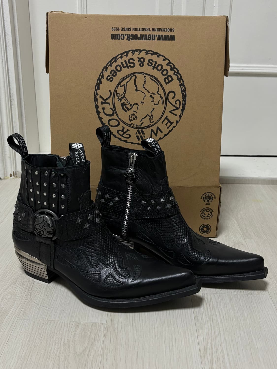 Newrock 새상품 사이즈 42 (270-275) 상품이미지1