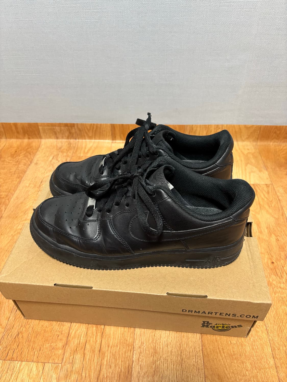 나이키 에어포스1 트리플블랙 275 상품이미지3