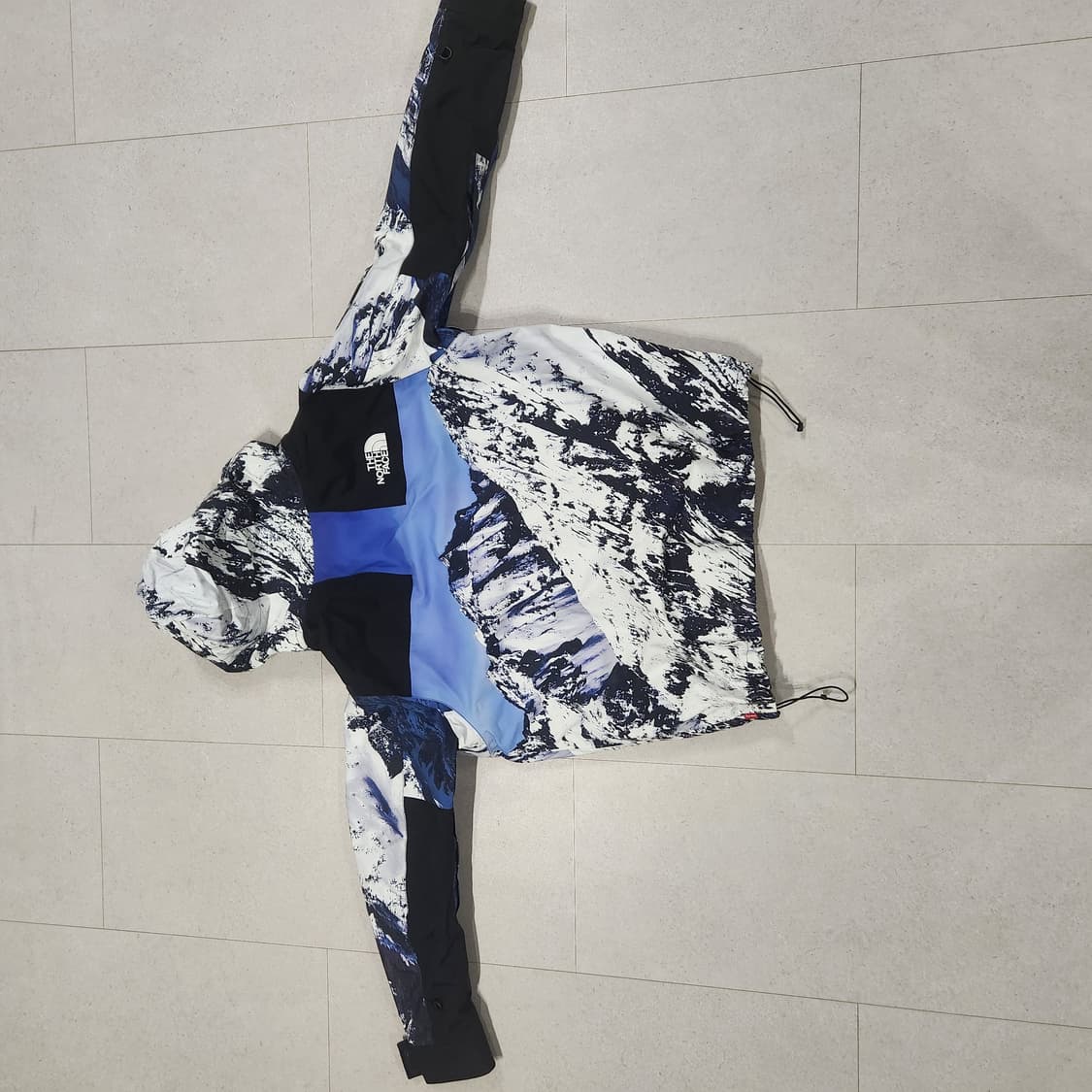 슈프림 x 노스페이스 마운틴 파카 블루 화이트 - 17FW 상품이미지2