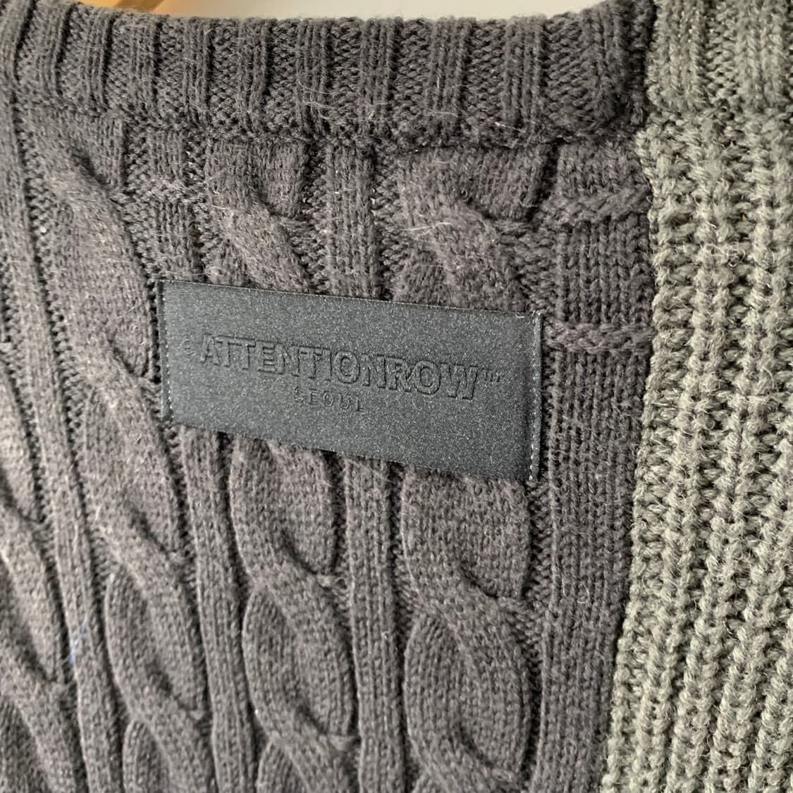 어텐션로우 언발란스 니트 상품이미지4