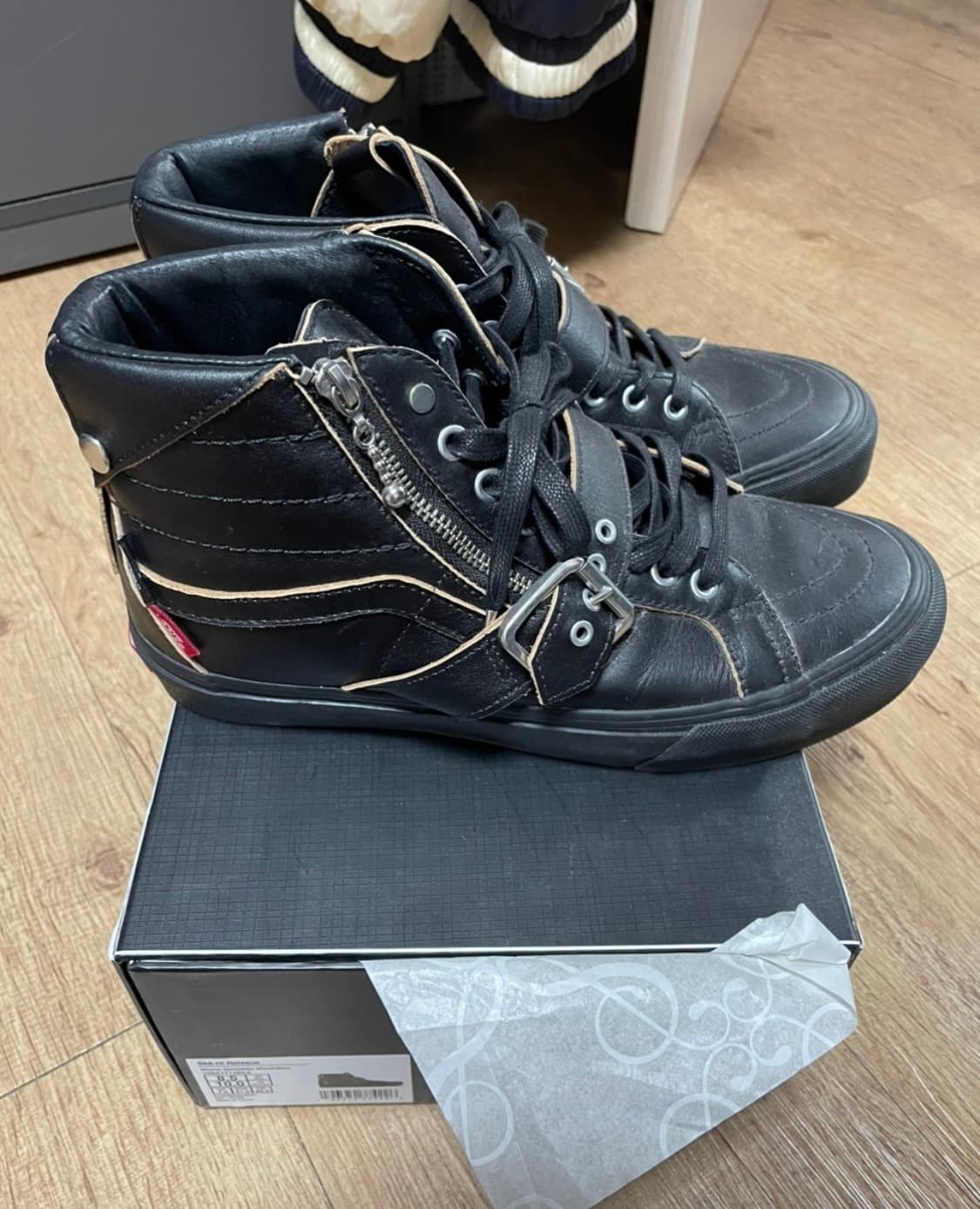 반스 볼트 x 셰인 곤잘레스 스케이트 하이 리이슈 스트랩 VLT LX 상품이미지3