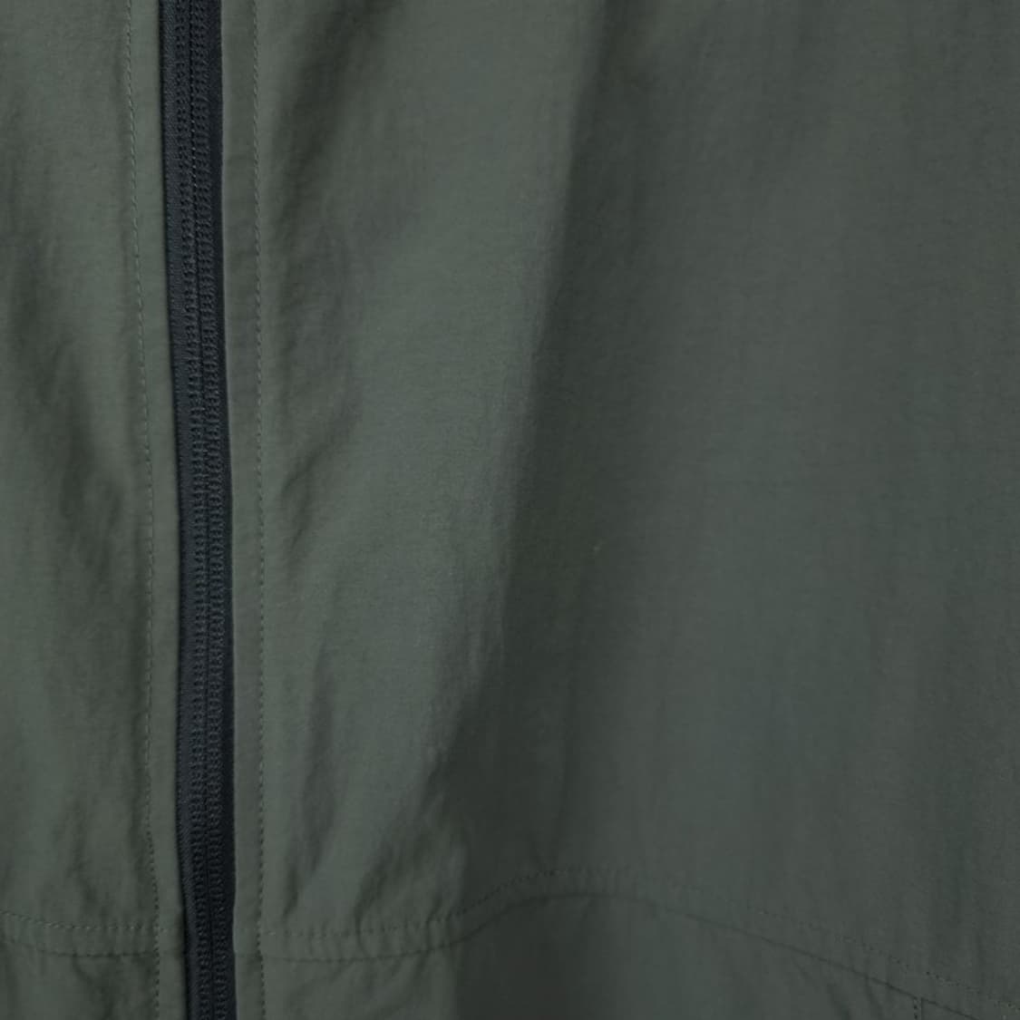 [노스페이스] 로고 자수 오버핏 후드 바람막이 자켓 M20102 상품이미지4