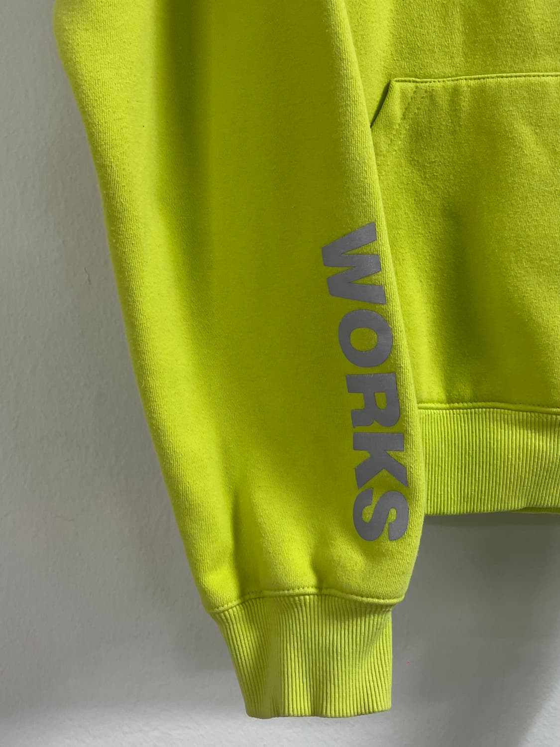 아이앱 스튜디오 웍스아웃 형광 후드티 (on.129) 상품이미지4