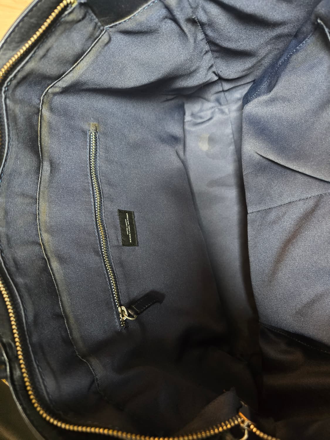 유나이티드 애로우즈 그린라벨릴액싱 다크네이비 기죽  토트백입니다. 상품이미지2