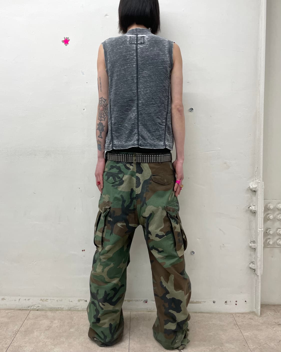 asymmetric gray-washed vest 상품이미지5